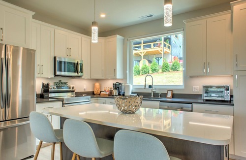 Leicester Casa | Hops and Dreams by Carolina Mornings | Hot Tub, Mtn Views⛰️+Biltmore Pass