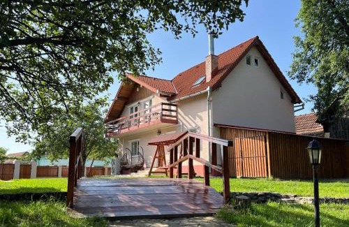 Recea Casa | Horace Guesthouse POOL & HOT TUB & BIKES & RIVER