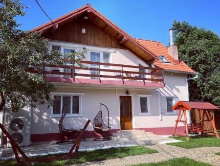 Recea Casa | Horace Guesthouse POOL & HOT TUB & BIKES & RIVER