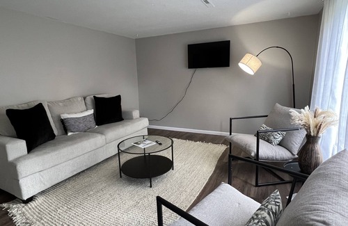 Maple Grove Casa | Horace House On The Hill