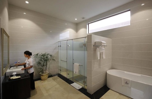 Naypyidaw Hotel | Horizon Lake View Resort Hotel