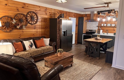 Hot Springs Cabina | Horse Cabin at The Natural State Cabins