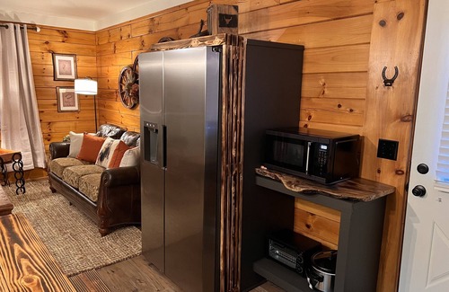 Hot Springs Cabina | Horse Cabin at The Natural State Cabins