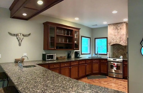 Canton Otro | HORSE FARM ON PRIVATE 22 ACRES + TROUT POND