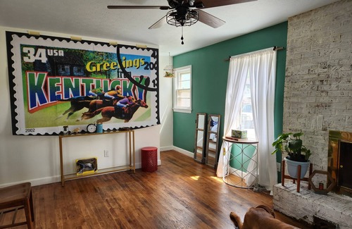 Taylor Berry Casa | Horsemen-Friendly Cottage in Lucky Horseshoe. 5min walk to Churchill Downs.