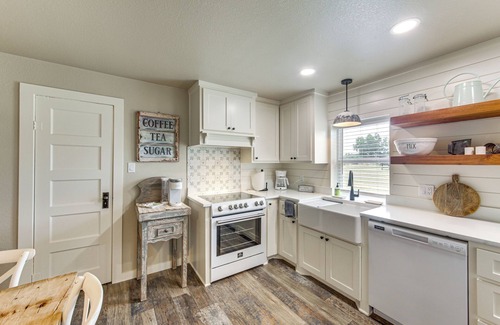 Pittsburg Casa | Horses Welcome: Pittsburg Home Near Wineries!