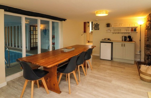 Hartland Cabaña | HORSESHOE COTTAGE, pet friendly, with pool in Hartland