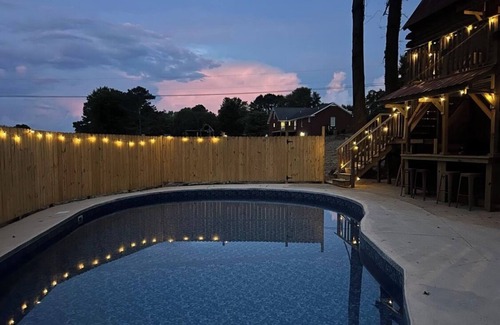 Albertville Cabina | Horseshoe Lodge Rustic Log Cabin Home Completely Restored With Pool