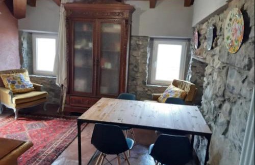 Lezzeno Apartamento | Hortà - Charming Attic with Rooftop Lake View