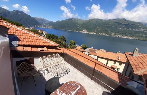 Lezzeno Apartamento | Hortà - Charming Attic with Rooftop Lake View