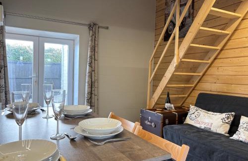 Sainte-Honorine-des-Pertes Apartamento | Hortansia apt rénové bien équipé avec terrasse aménagée jardin, parking privé, proche de la mer, près de Port en Bessin et Omaha Beach