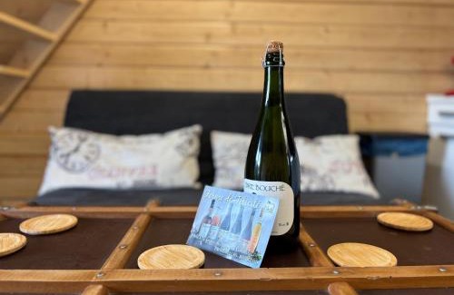 Sainte-Honorine-des-Pertes Apartamento | Hortansia apt rénové bien équipé avec terrasse aménagée jardin, parking privé, proche de la mer, près de Port en Bessin et Omaha Beach