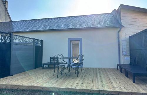 Sainte-Honorine-des-Pertes Apartamento | Hortansia apt rénové bien équipé avec terrasse aménagée jardin, parking privé, proche de la mer, près de Port en Bessin et Omaha Beach