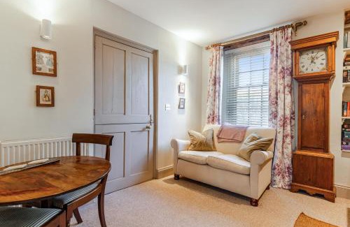 Brixham Casa | HORTUS HOUSE - Regency style apartment with attached parking