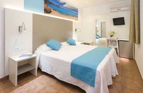 Sant Antoni de Portmany Hotel | Hostal Adelino