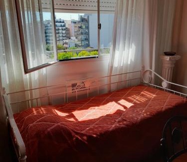 Almagro Apartamento | Hosp Italiano cómodo equipado con piano luz y sol Bienvenidos!