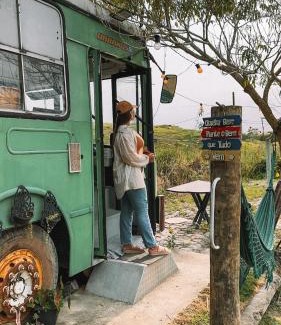Serra Otro | Hospedagem Ônibus na Roça em Serra ES