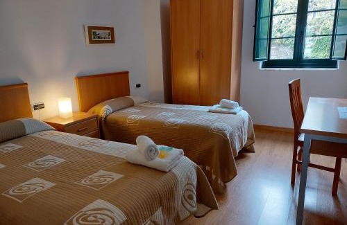 Samos Casa | Hospedería Externa del Monasterio