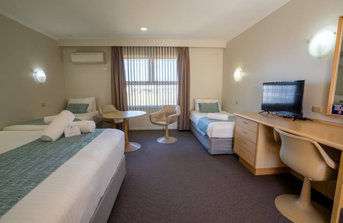 South Carnarvon Hotel | Hospitality Carnarvon, SureStay Collection by Best Western