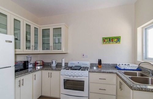 IronShore Estates Casa | HOSPITALITYEXPERT 2BR Townhouse #2 MoBay, Sleeps 6 - Pool, Beach & Private Chef