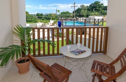 IronShore Estates Apartamento | HOSPITALITYEXPERT 2BR Townhouse #4, MoBay, Sleeps 6 - Pool, Beach & Private Chef