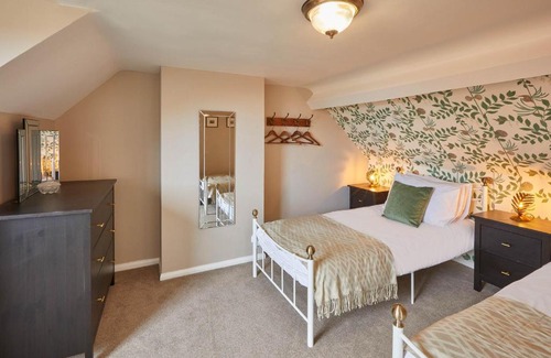 Whitby Casa | Host & Stay - Adventure House