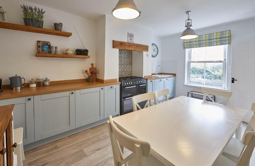 Whitby Casa | Host & Stay - Adventure House