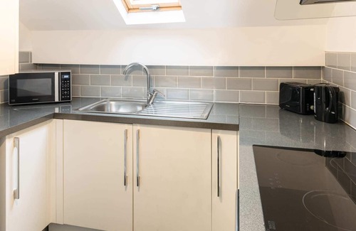 Chadderton Casa | Host & Stay | Broadway