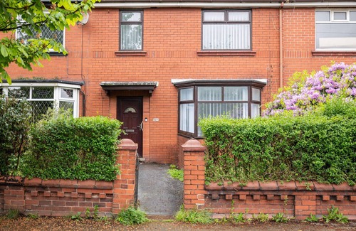 Chadderton Casa | Host & Stay | Broadway