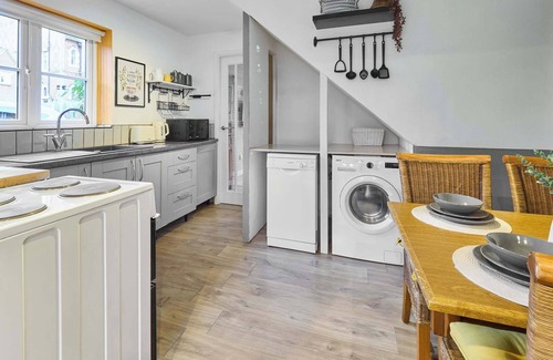 Canterbury Casa | Host & Stay | Cedar Cottage