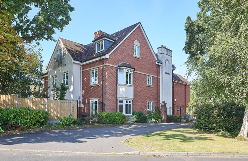 Barnt Green Apartamento | Host & Stay | Danford Court