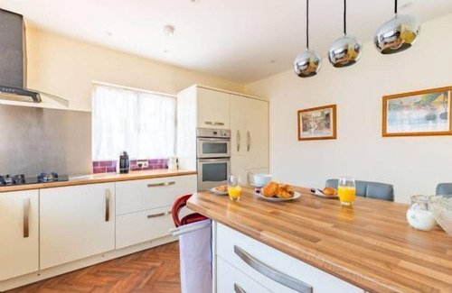 Acle Apartamento | Host & Stay | Dragons Rest
