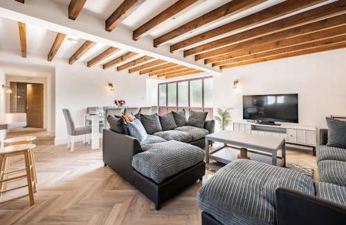 Roughton Casa | Host & Stay - Fender Cottage