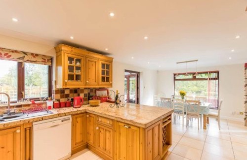 Norwich Casa | Host & Stay | Four Seasons