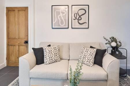 Stockton-on-Tees Casa | Host & Stay - High Street Cottage