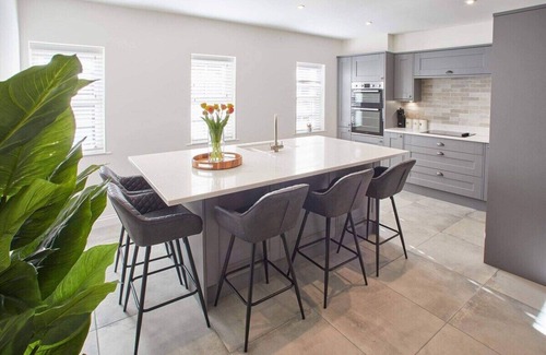 Whitby Casa | Host & Stay | Lemonade Arch