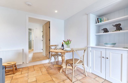 Wall Casa | Host & Stay | Maggie's