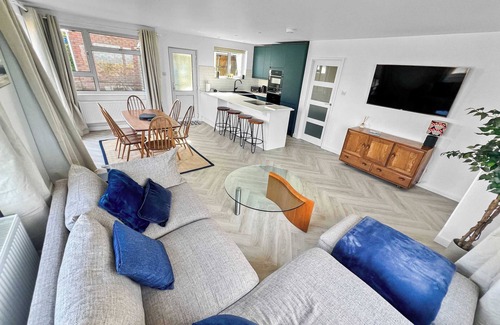 Wyke Regis Casa | Host & Stay | Mandeville