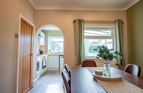 Ashbourne Casa | Host & Stay | Mayfield House
