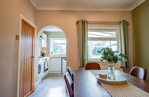 Ashbourne Casa | Host & Stay - Mayfield House
