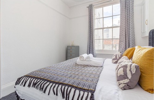 Montpellier Apartamento | Host & Stay - Montpellier Villa Apartment