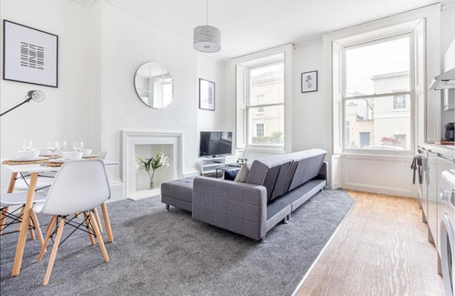Montpellier Apartamento | Host & Stay - Montpellier Villa Apartment