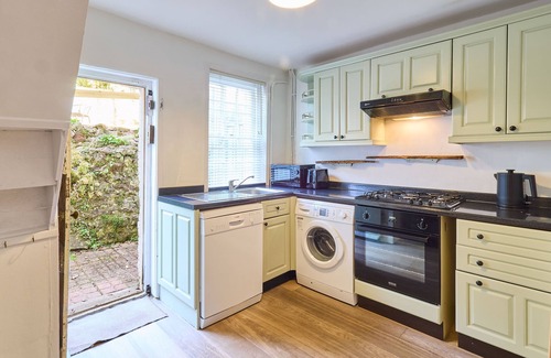 Hythe Casa | Host & Stay | Old Stone Cottage
