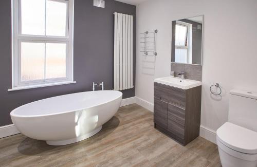 Whitby Casa | Host & Stay - Osborne House