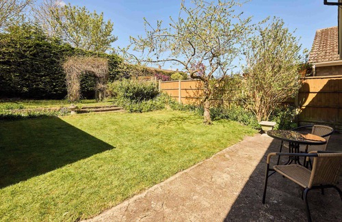 Thetford Casa | Host & Stay | Park View