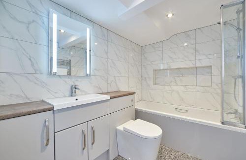 West Cliff Apartamento | Host & Stay - Penthouse Pier View