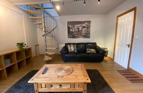 Walton Casa | Host & Stay | Studley Knapp
