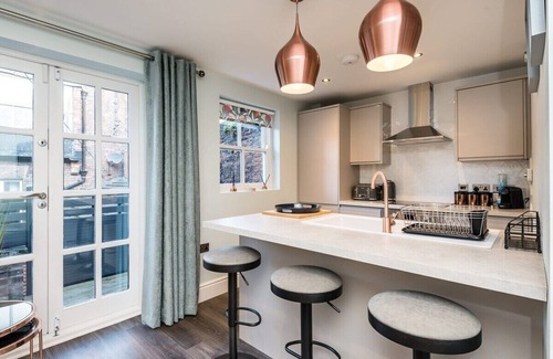 Hope Street Casa | Host & Stay | The Pilgrim Coach House