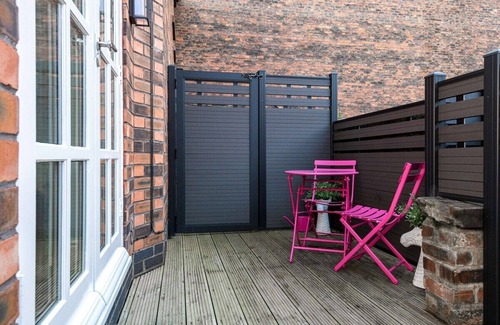Hope Street Casa | Host & Stay | The Pilgrim Coach House