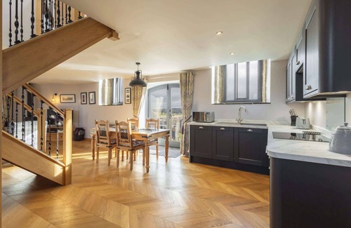 Hexham Casa | Host & Stay | The Tiny Chapel